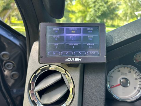 Used 2010 Ford F350 Lariat image 9