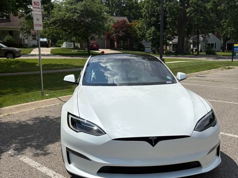 Used 2023 Tesla Model S Standard Range image 4