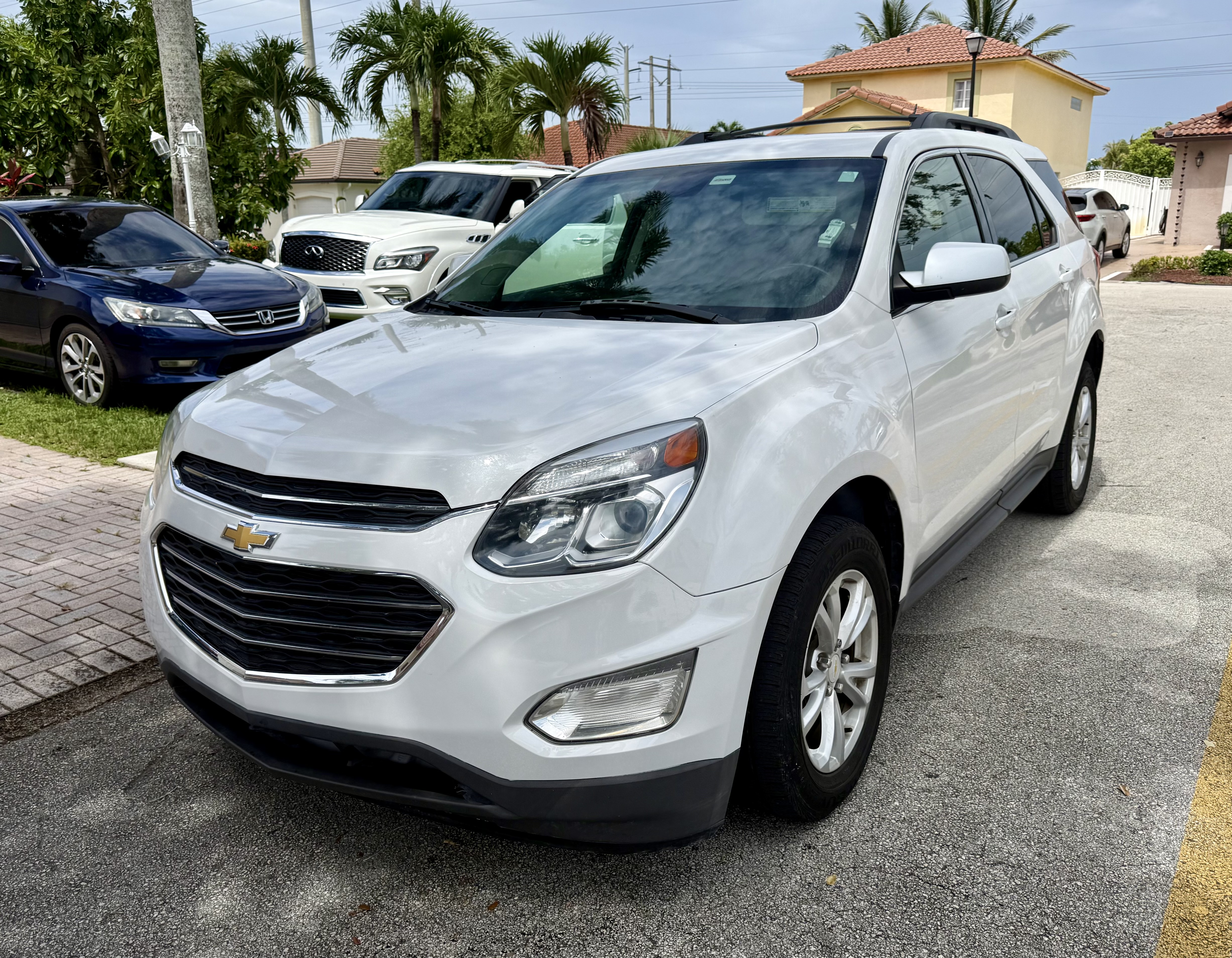 Used 2017 Chevrolet Equinox LT w/ Convenience Package FWD image 1