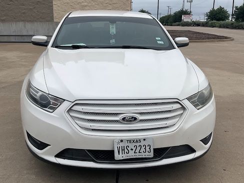 Used 2015 Ford Taurus SEL image 10