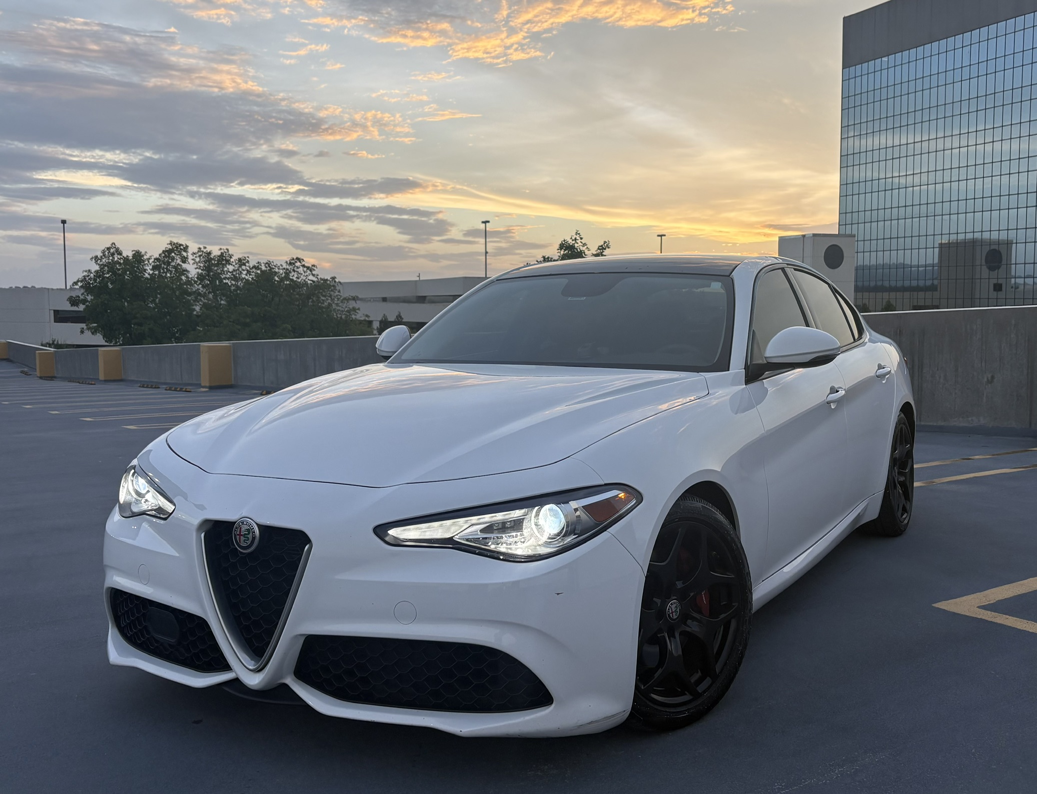 Used 2019 Alfa Romeo Giulia w/ Quick Order Package 22K Sport RWD image 6