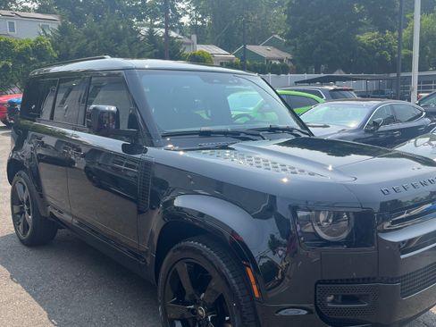 Used 2023 Land Rover Defender 110 X-Dynamic SE image 9