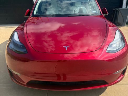 Used 2025 Tesla Model Y Performance image 2
