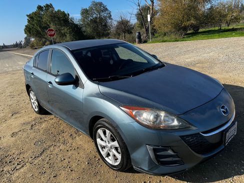 Used 2010 MAZDA MAZDA3 i Touring image 2