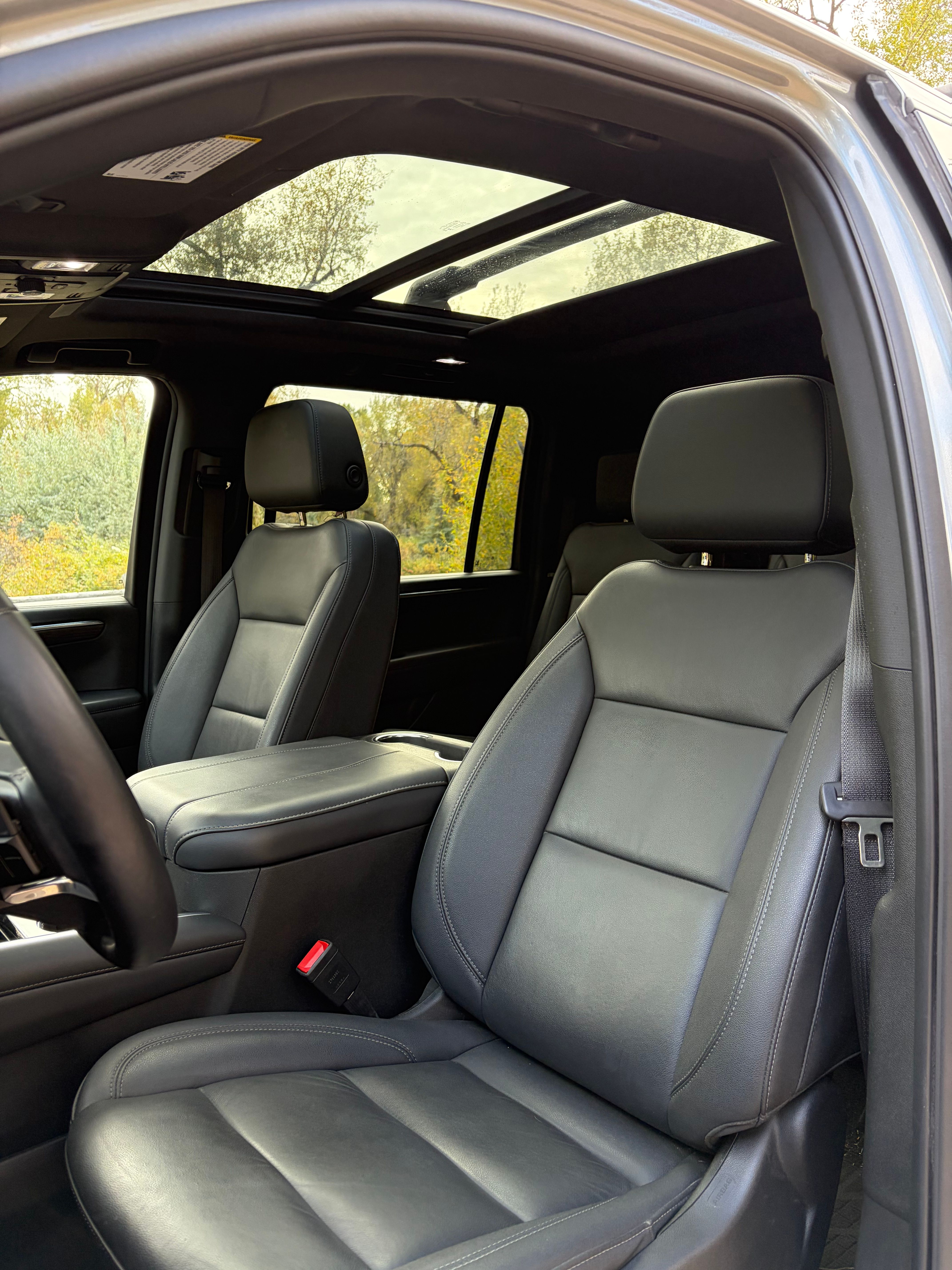 Used 2025 Chevrolet Suburban LT w/ Comfort Package AWD/4WD image 10