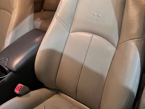 Used 2011 INFINITI G37 Journey w/ Premium Pkg image 6