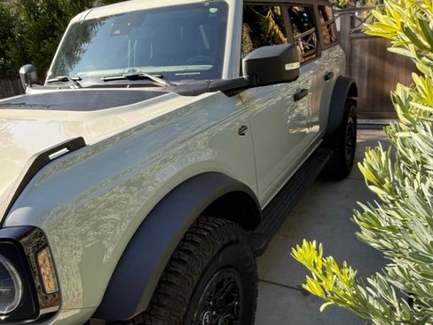 Used 2022 Ford Bronco Wildtrak image 2