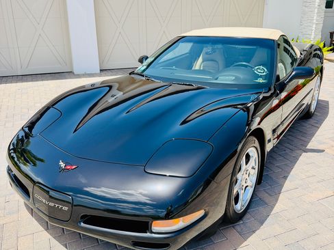 Used 2004 Chevrolet Corvette Convertible w/ Preferred Equipment Group RWD image 8