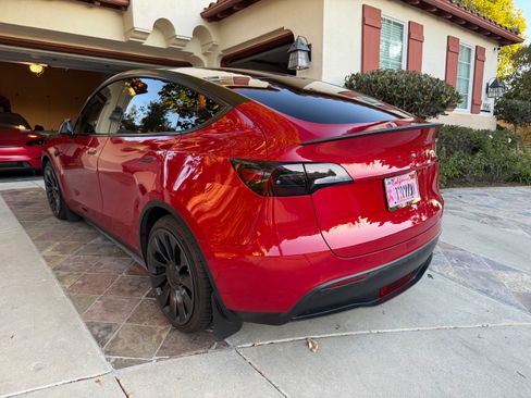 Used 2022 Tesla Model Y Performance image 4