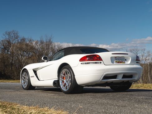 Used 2004 Dodge Viper SRT-10 image 9