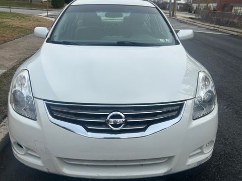 Used 2010 Nissan Altima 2.5 S image 1