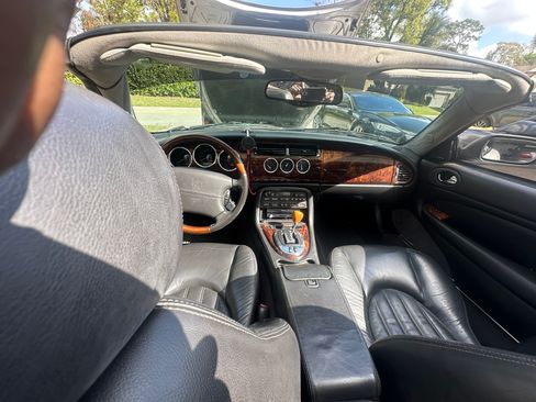 Used 2005 Jaguar XK8 Convertible image 19