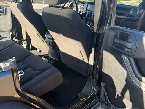 Used 2013 Jeep Wrangler Unlimited Sport image 11