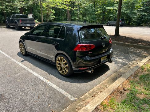 Used 2017 Volkswagen GTI SE FWD image 9