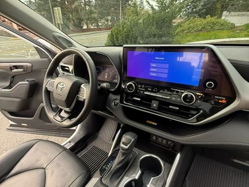 Used 2023 Toyota Highlander Platinum image 23