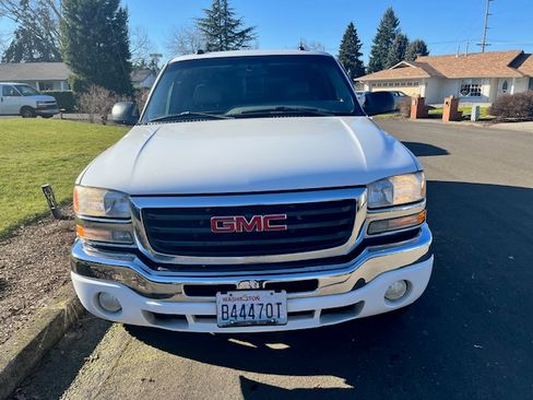 Used 2004 GMC Sierra 1500 SLT w/ Light Duty Power Package image 2