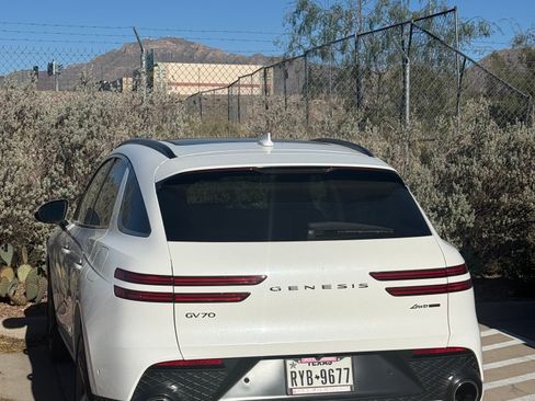 Used 2022 Genesis GV70 3.5T Sport w/ Sport Prestige Package image 13