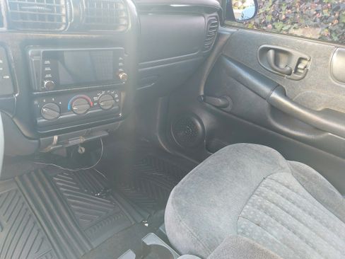 Used 2001 Chevrolet S10 Pickup LS w/ Preferred Equipment Group image 11