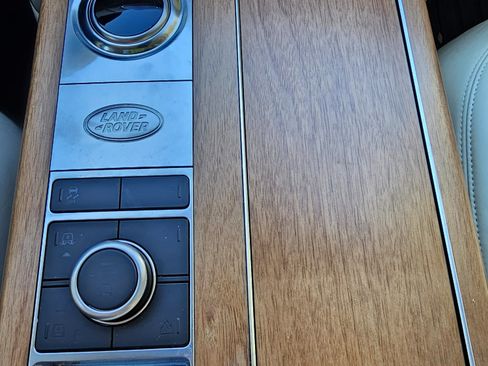 Used 2020 Land Rover Range Rover HSE image 21