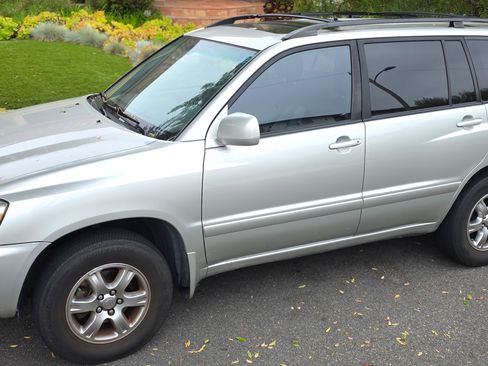 Used 2006 Toyota Highlander 4WD V6 w/ 3rd Row image 2