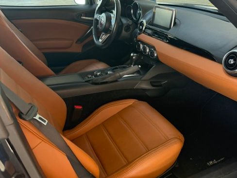 Used 2018 FIAT 124 Spider Lusso w/ Convenience Group RWD image 9