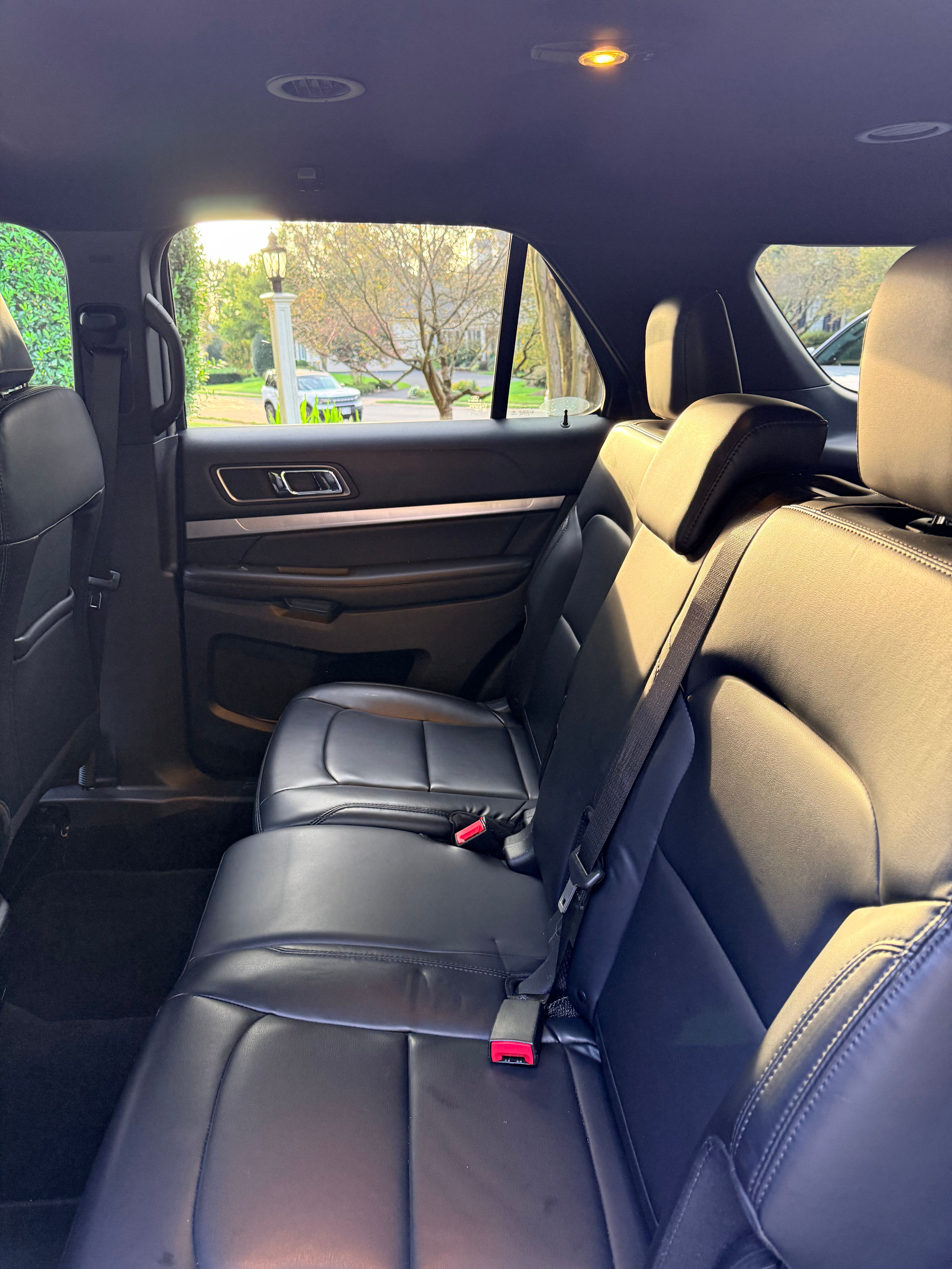 Used 2019 Ford Explorer XLT w/ Equipment Group 202A AWD/4WD image 11