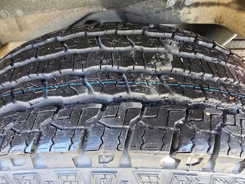 Used 2018 GMC Yukon XL SLT w/ Open Road Package image 4