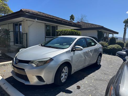 Used 2016 Toyota Corolla LE image 2