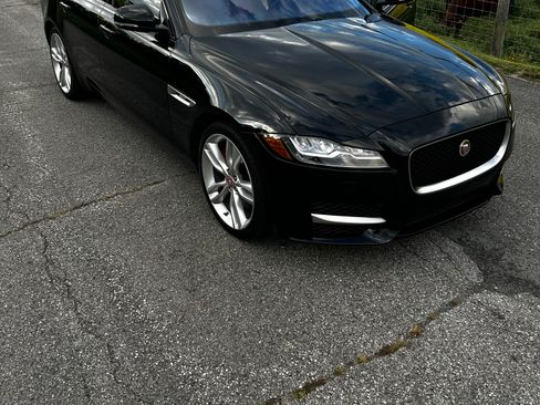 Used 2016 Jaguar XF R-Sport image 4