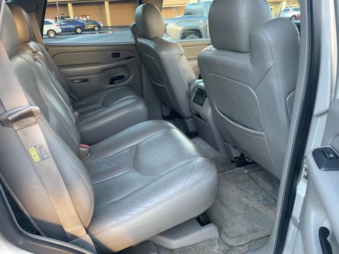 Used 2004 GMC Yukon SLT w/ 1SD Preferred Equipment Group image 8