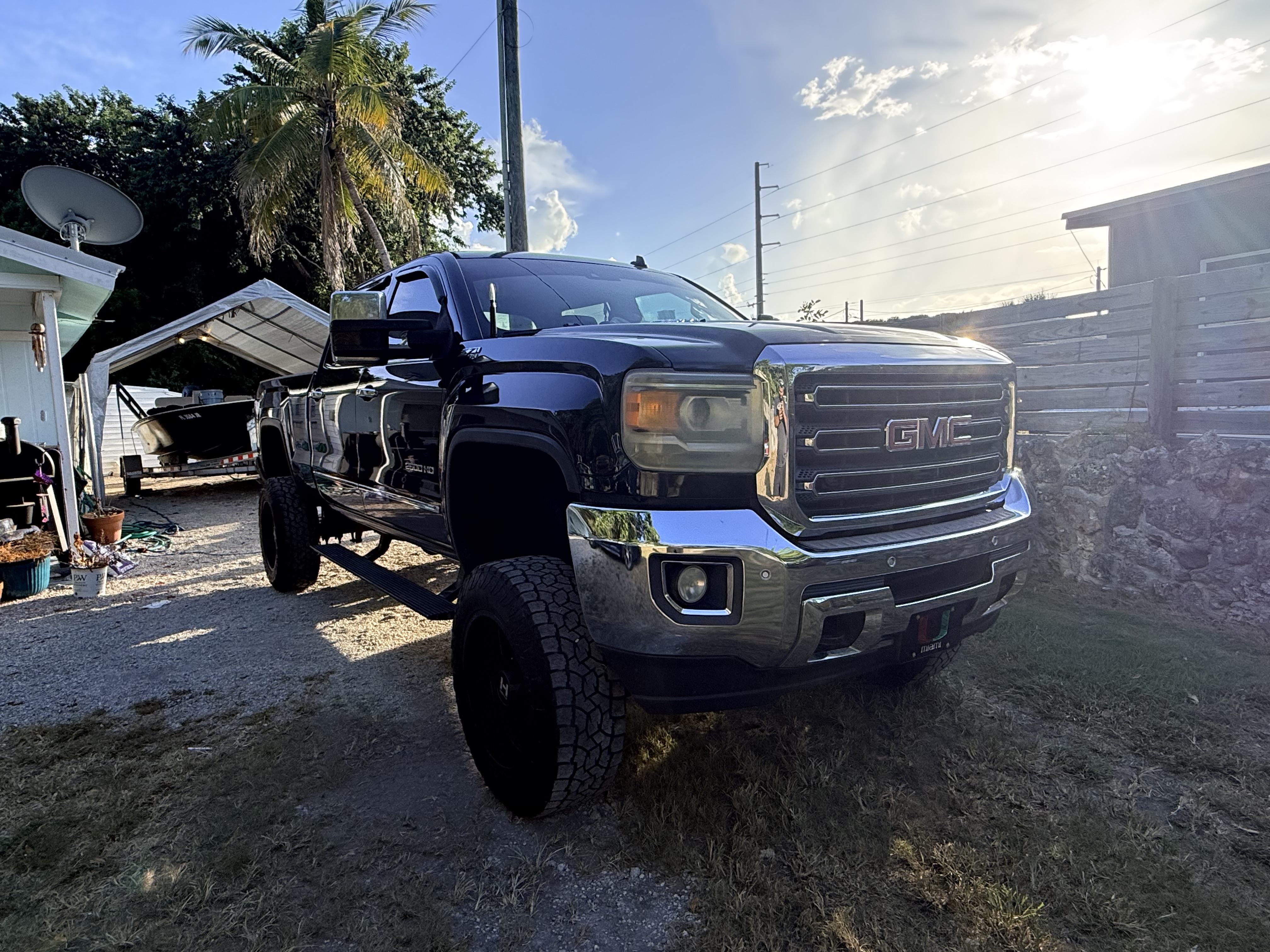 Used 2015 GMC Sierra 2500 SLT w/ Duramax Plus Package AWD/4WD image 2