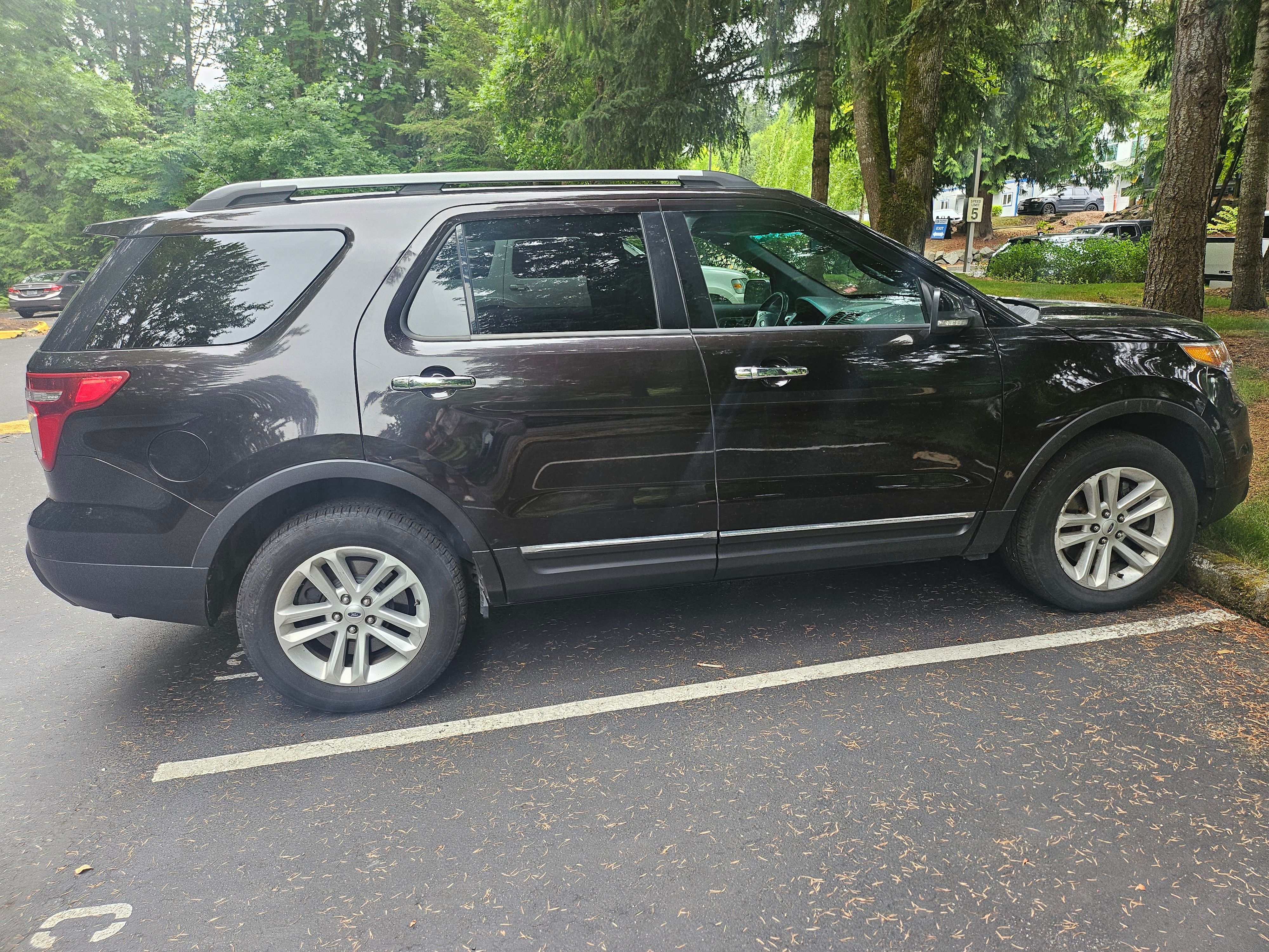 Used 2013 Ford Explorer XLT AWD/4WD image 8