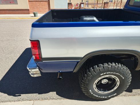 Used 1992 Dodge D/W Truck 150 AWD/4WD image 19