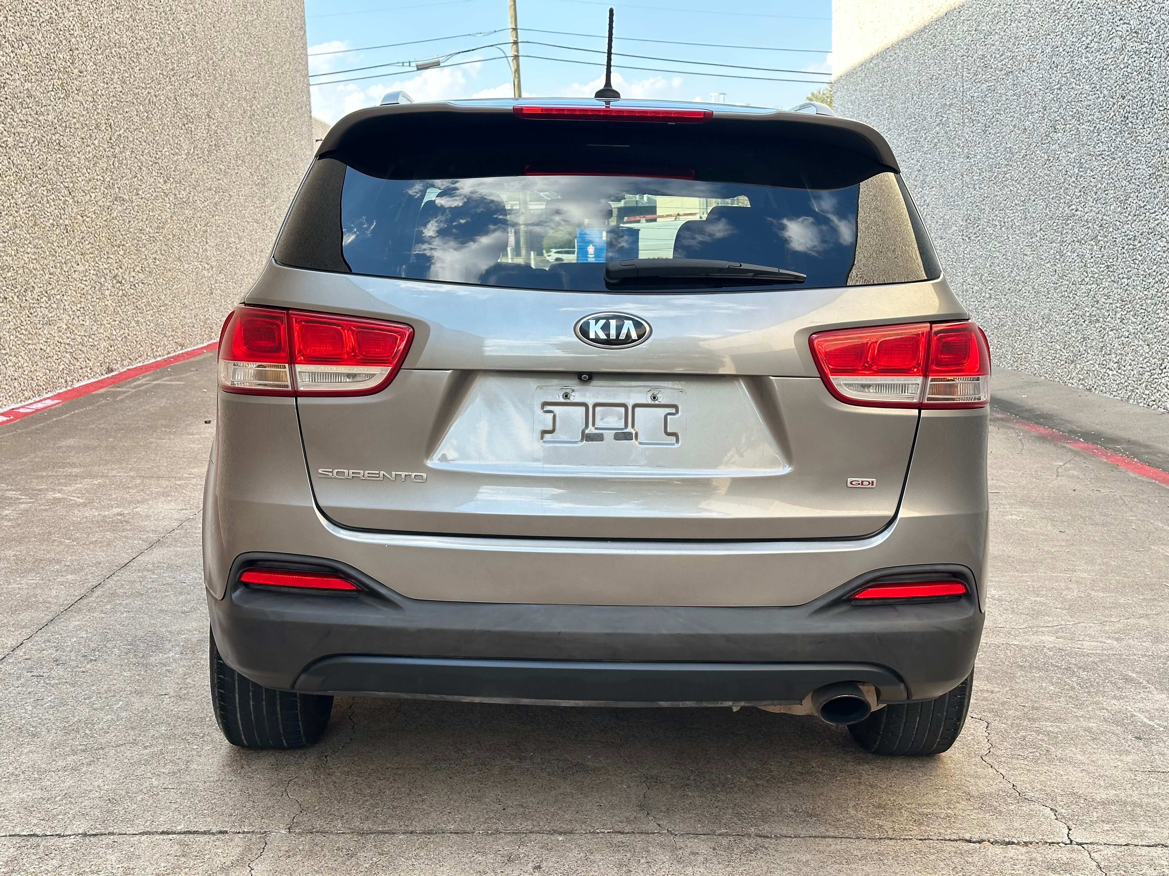 Used 2017 Kia Sorento FWD image 9