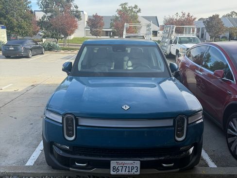 Used 2022 Rivian R1T Launch Edition image 10