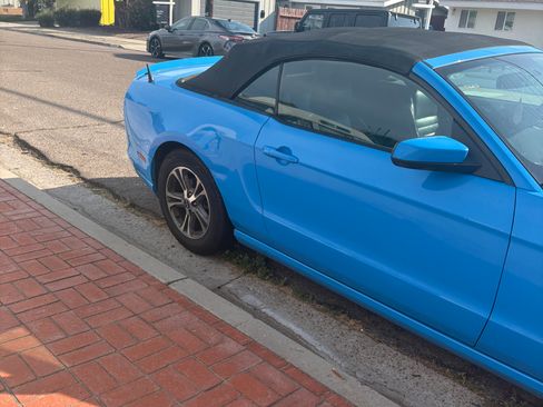 Used 2013 Ford Mustang Premium RWD image 5