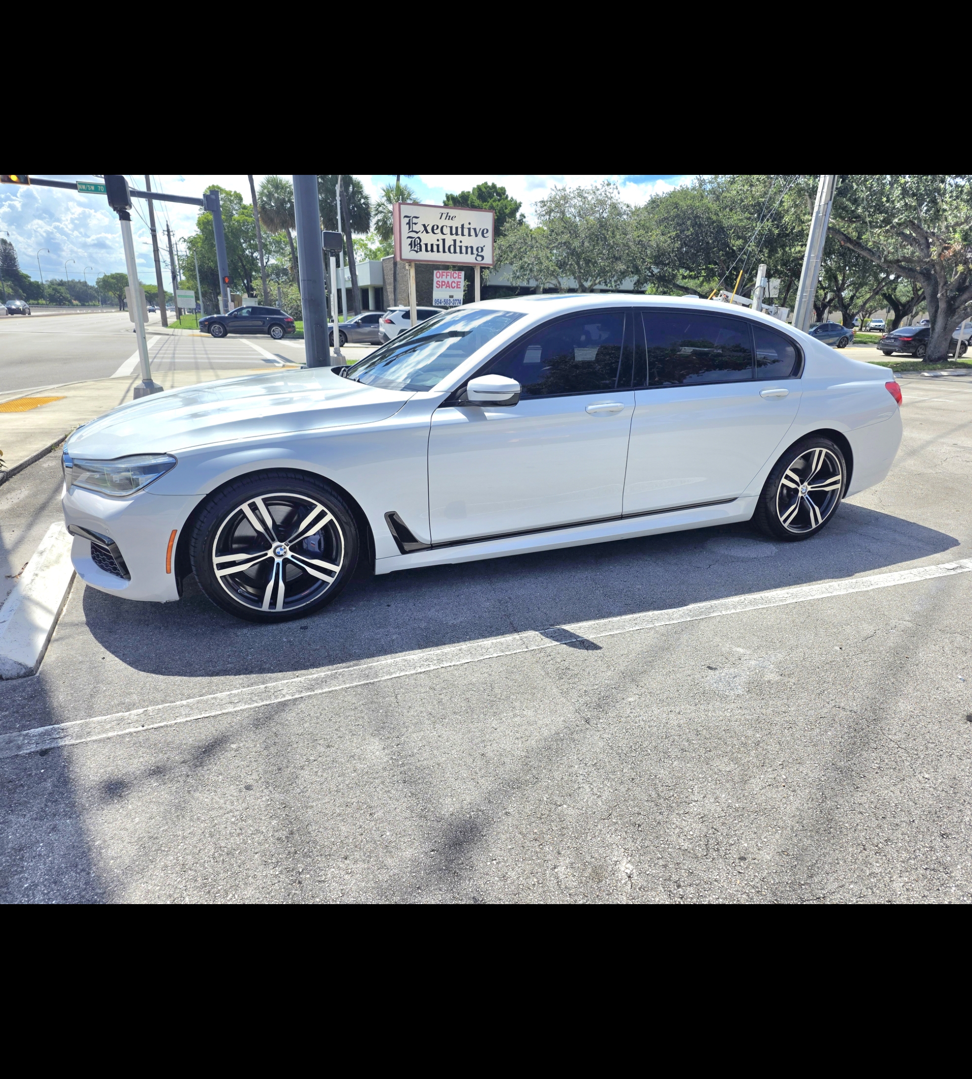 Used 2018 BMW 750i RWD image 1
