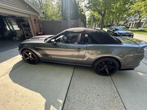 Used 2013 Ford Mustang GT Premium RWD image 18