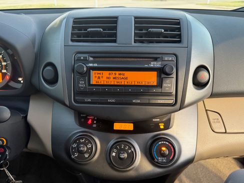 Used 2012 Toyota RAV4 FWD image 13