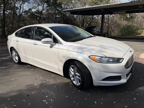 Used 2014 Ford Fusion SE image 1