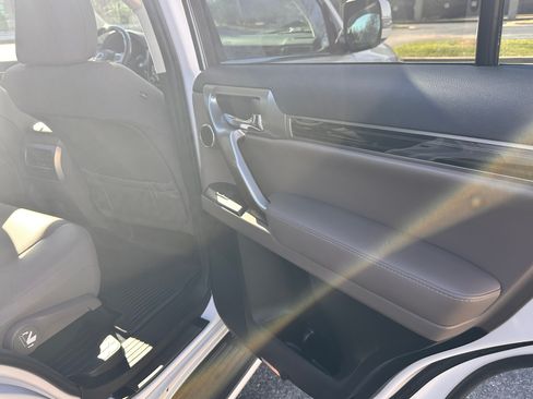 Used 2023 Lexus GX 460 Premium image 19