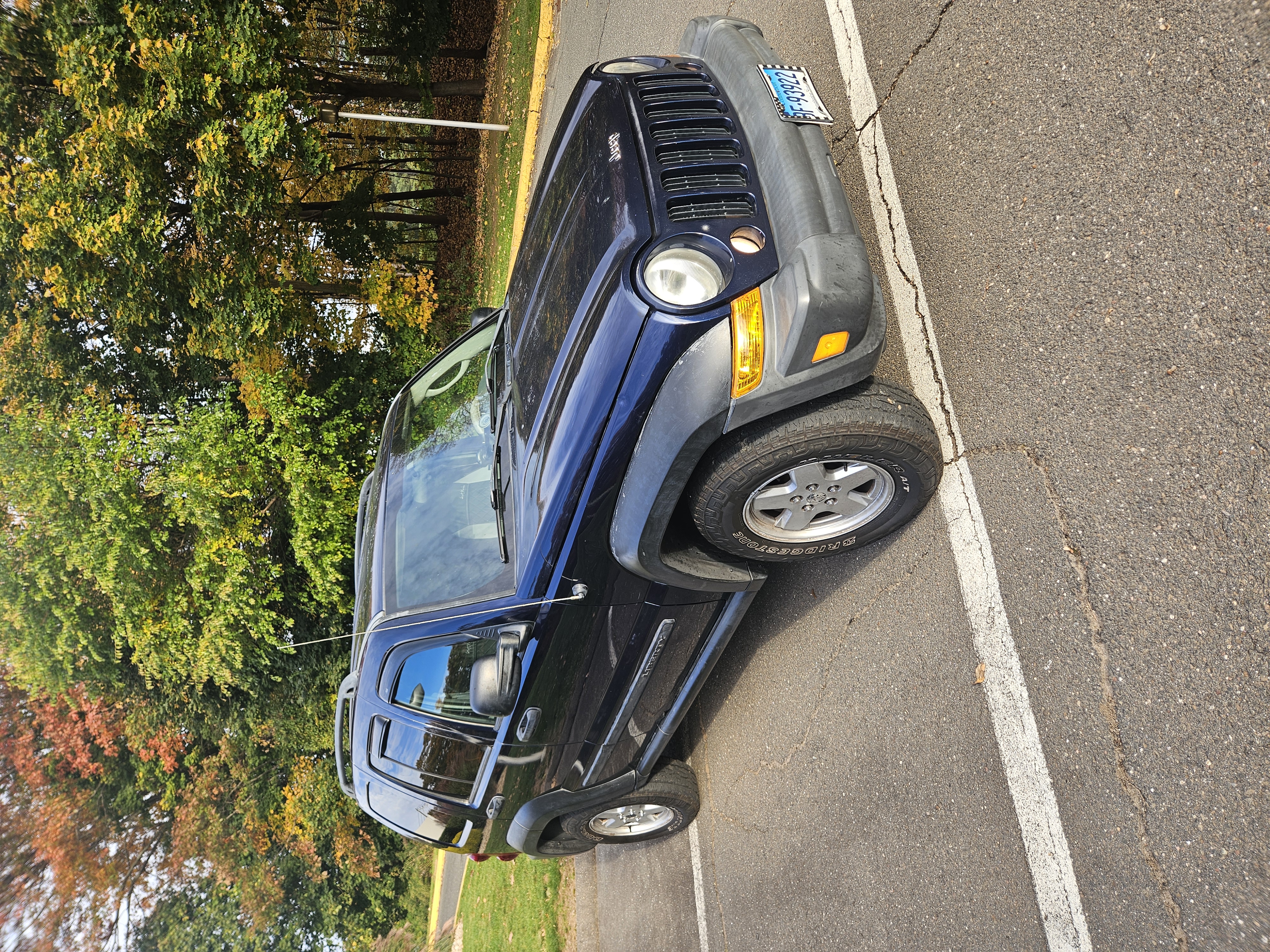 Used 2007 Jeep Liberty Sport AWD/4WD image 2