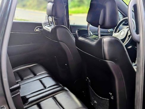 Used 2017 Jeep Grand Cherokee Limited w/ Luxury Group II image 11