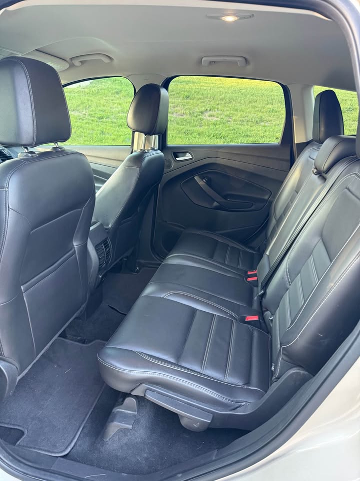 Used 2017 Ford Escape SE w/ SE Leather Comfort Package FWD image 9
