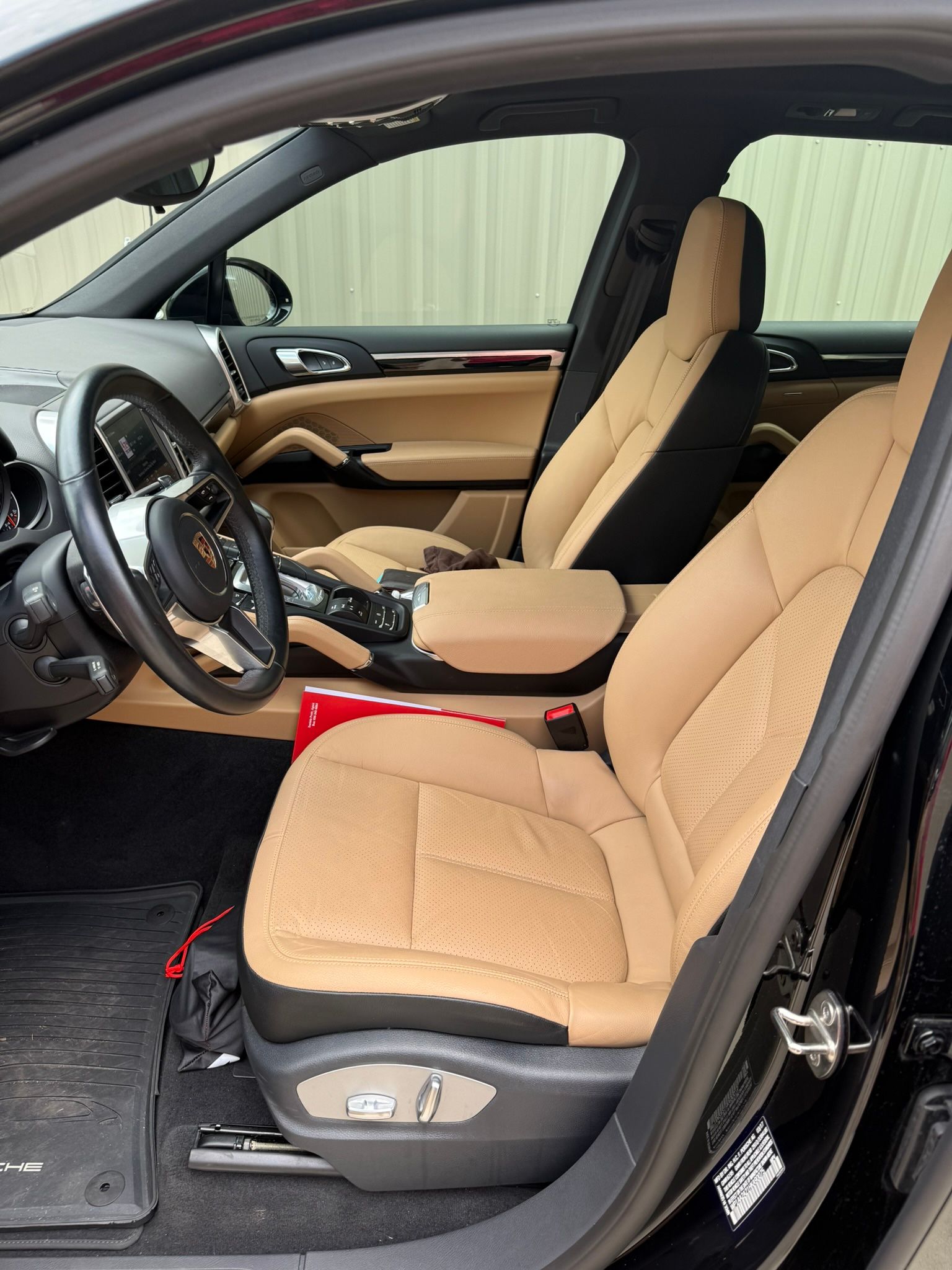 Used 2017 Porsche Cayenne AWD/4WD image 1