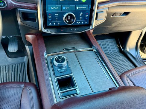 Used 2022 Ford Expedition Max Limited image 14