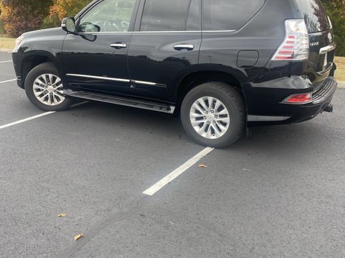 Used 2017 Lexus GX 460 image 4