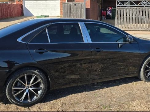 Used 2016 Toyota Camry SE image 4