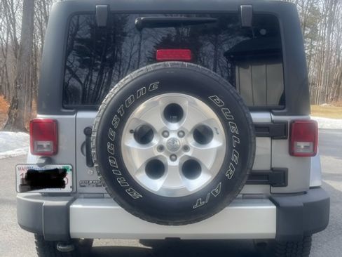 Used 2013 Jeep Wrangler Unlimited Sahara image 5