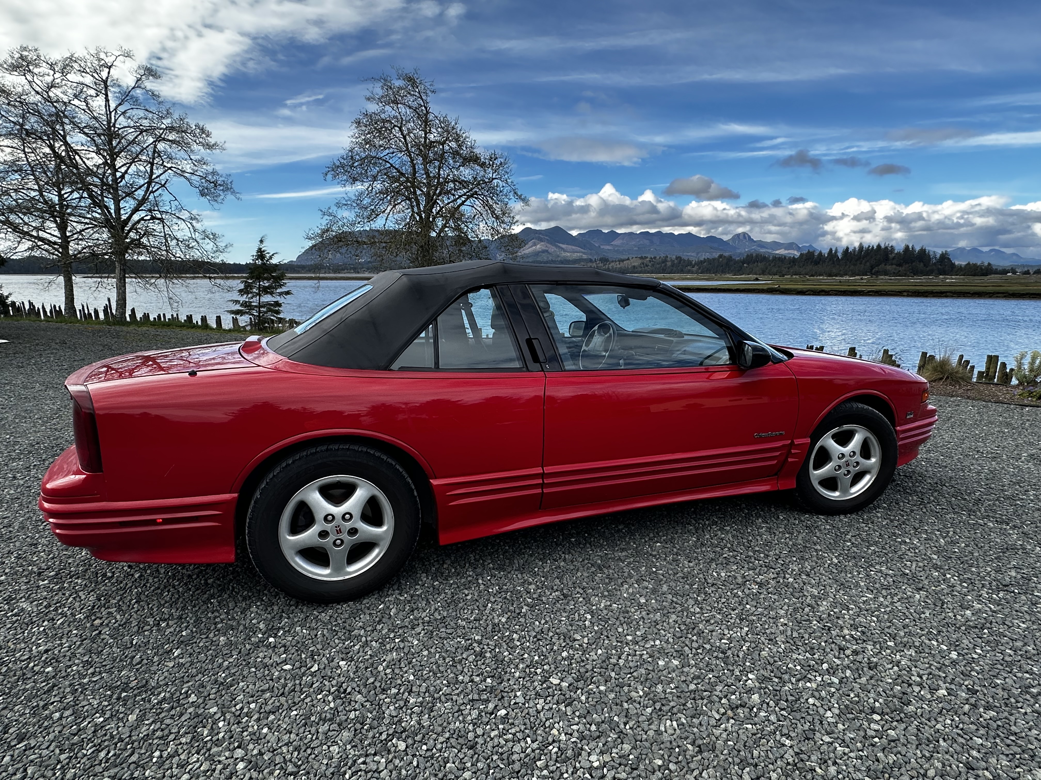 Used 1994 Oldsmobile Cutlass Supreme Convertible FWD image 5